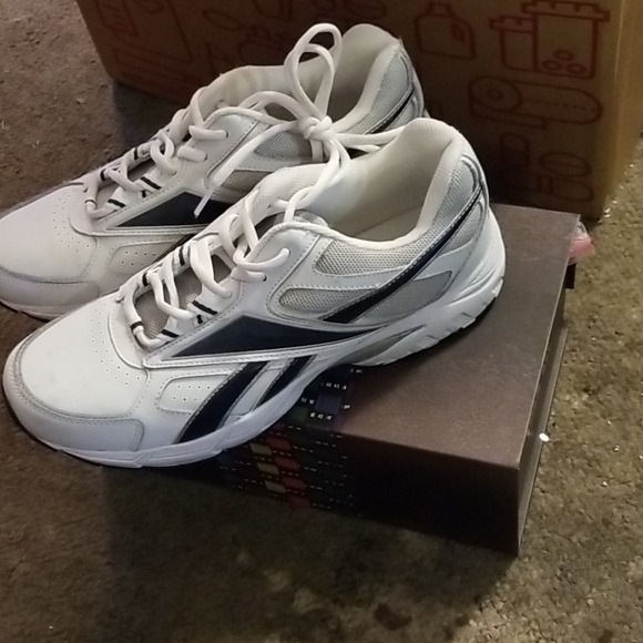 REEBOK mens sneaker - Picture 2 of 3